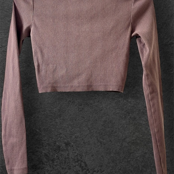 Like-New Pull&Bear Long Sleeve Cropped Button Down - Picture 3 of 4